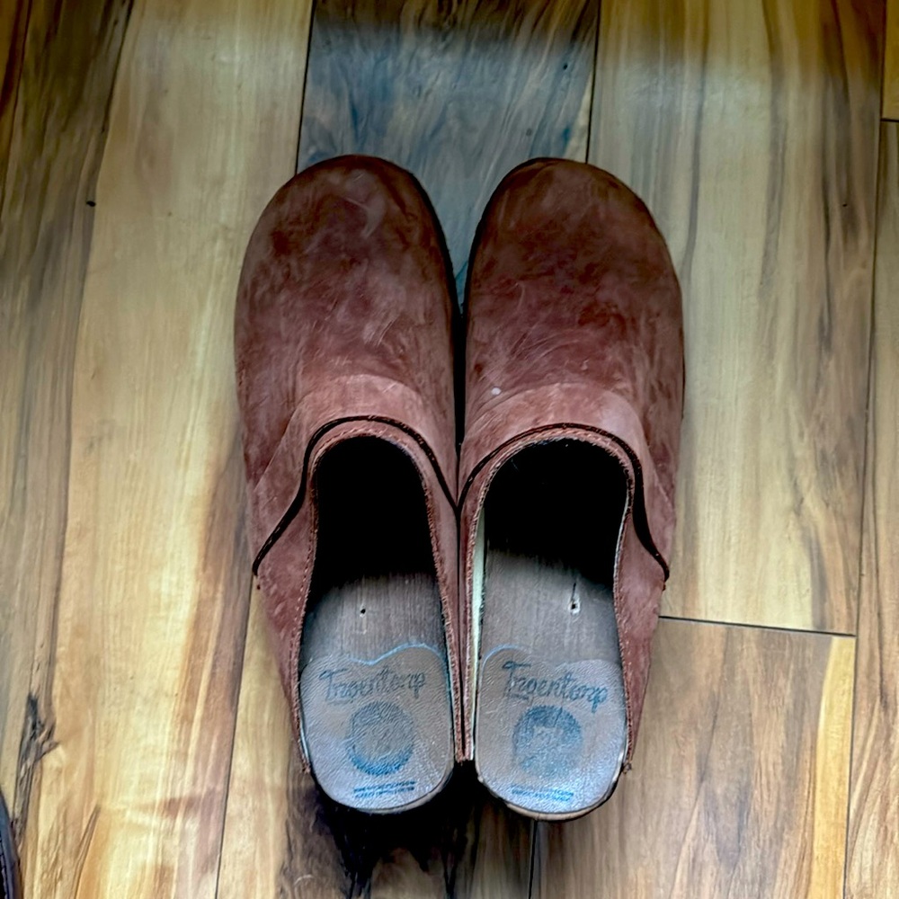 Handmade leather studded Treetop clog